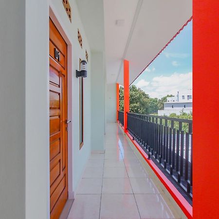 OYO 90063 Silver Homestay Syariah Perabumulih Luaran gambar