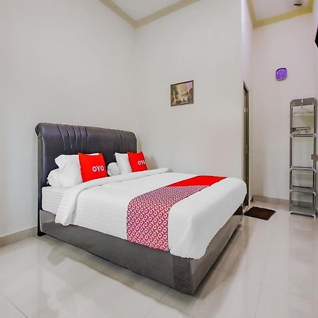 OYO 90063 Silver Homestay Syariah Perabumulih Luaran gambar