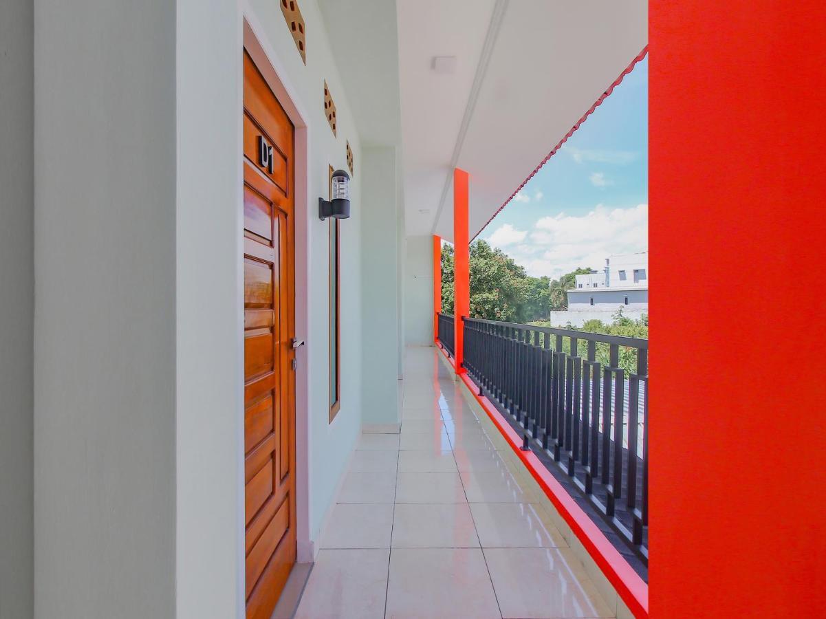 OYO 90063 Silver Homestay Syariah Perabumulih Luaran gambar
