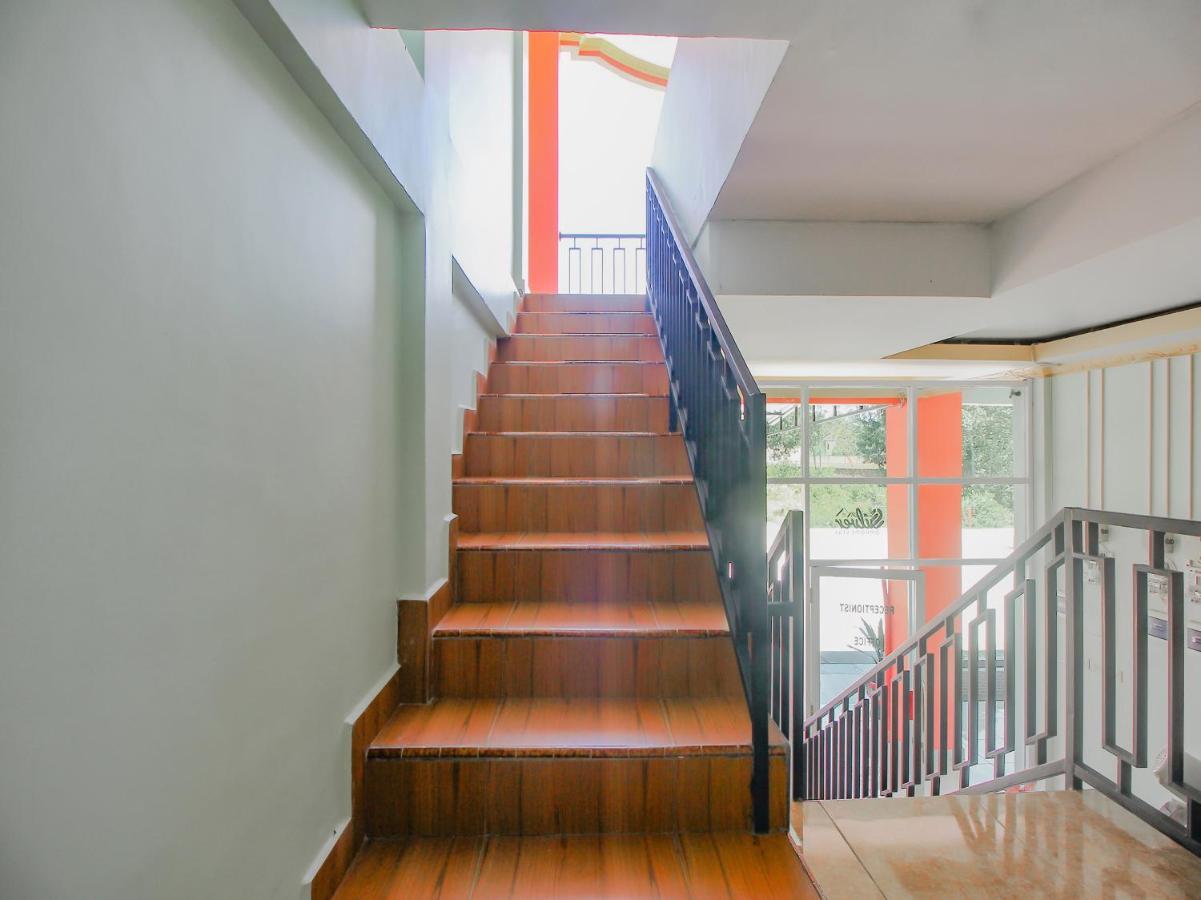 OYO 90063 Silver Homestay Syariah Perabumulih Luaran gambar