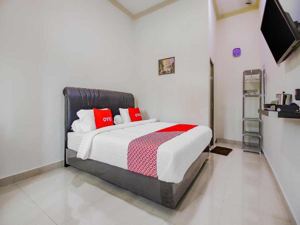 OYO 90063 Silver Homestay Syariah Perabumulih Luaran gambar
