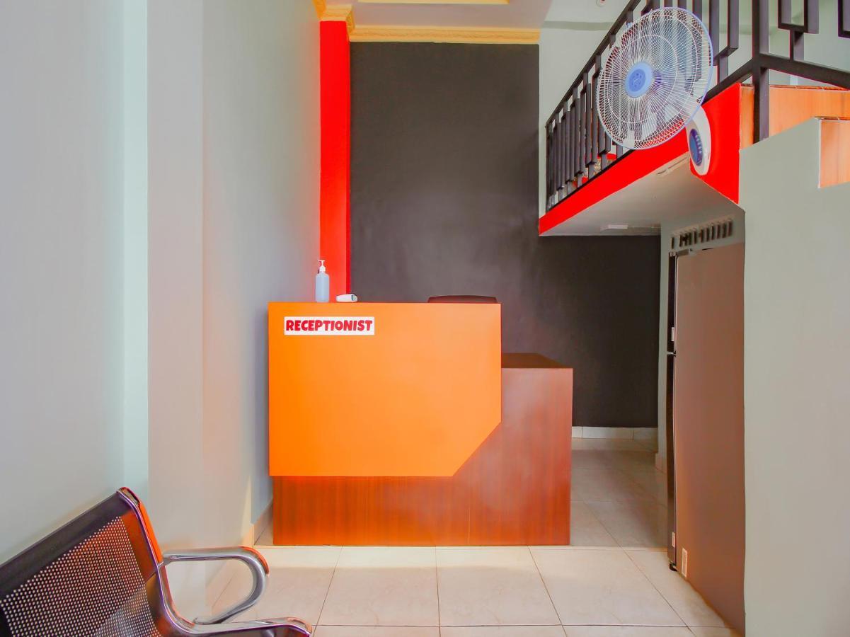 OYO 90063 Silver Homestay Syariah Perabumulih Luaran gambar