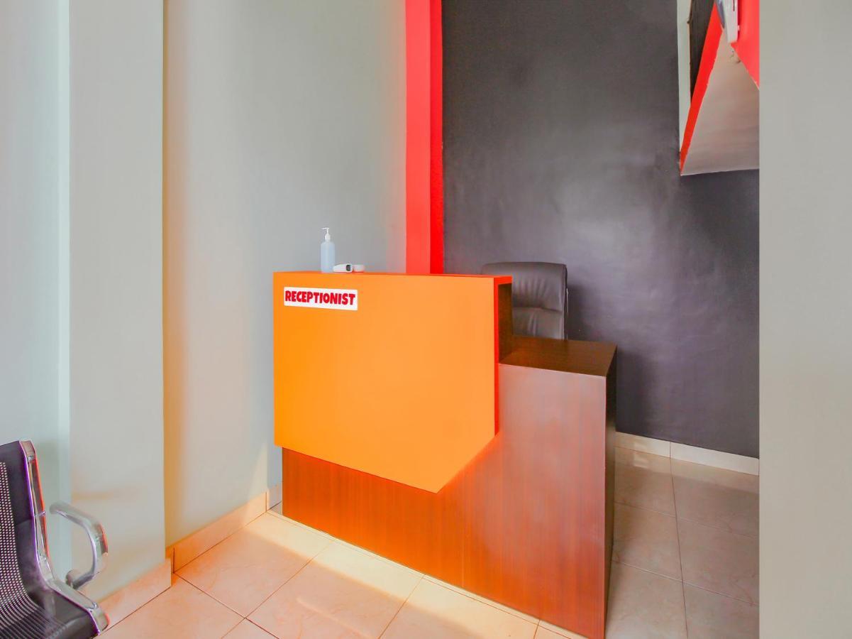 OYO 90063 Silver Homestay Syariah Perabumulih Luaran gambar