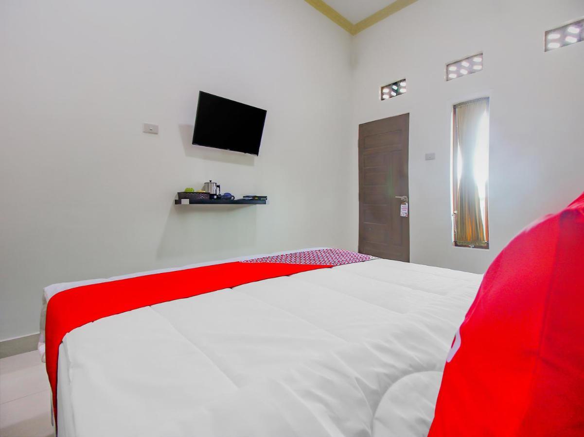 OYO 90063 Silver Homestay Syariah Perabumulih Luaran gambar