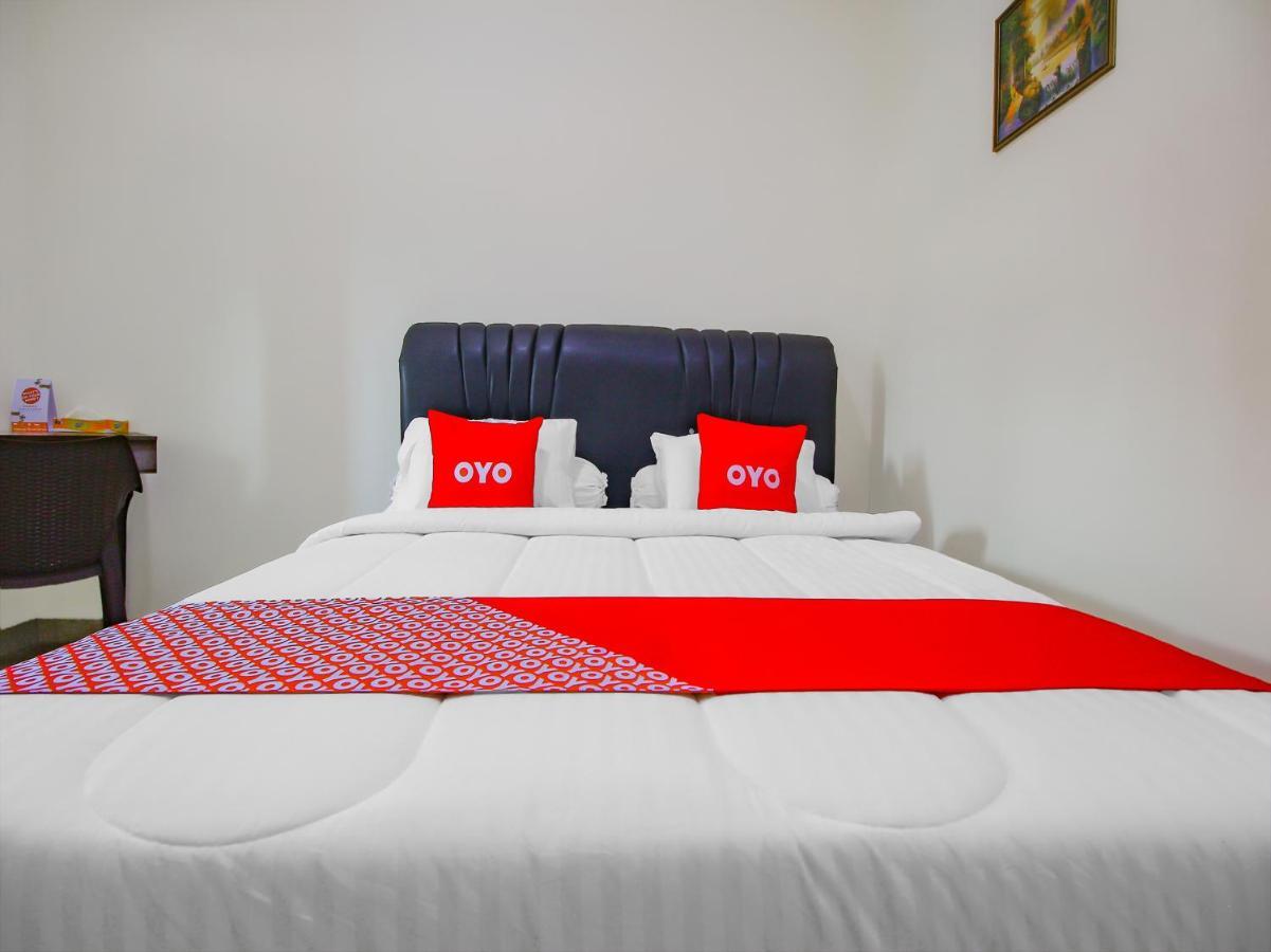 OYO 90063 Silver Homestay Syariah Perabumulih Luaran gambar
