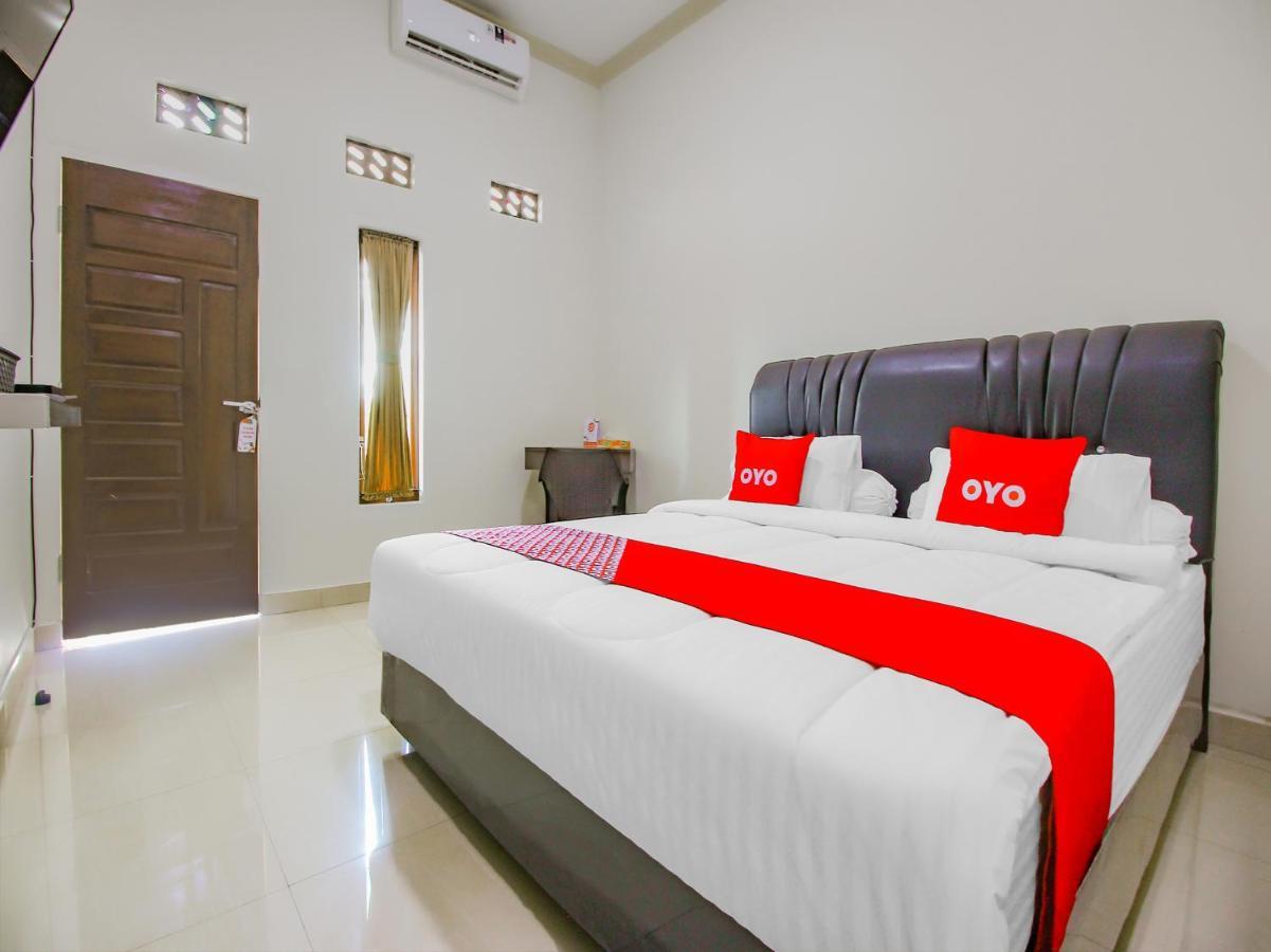 OYO 90063 Silver Homestay Syariah Perabumulih Luaran gambar
