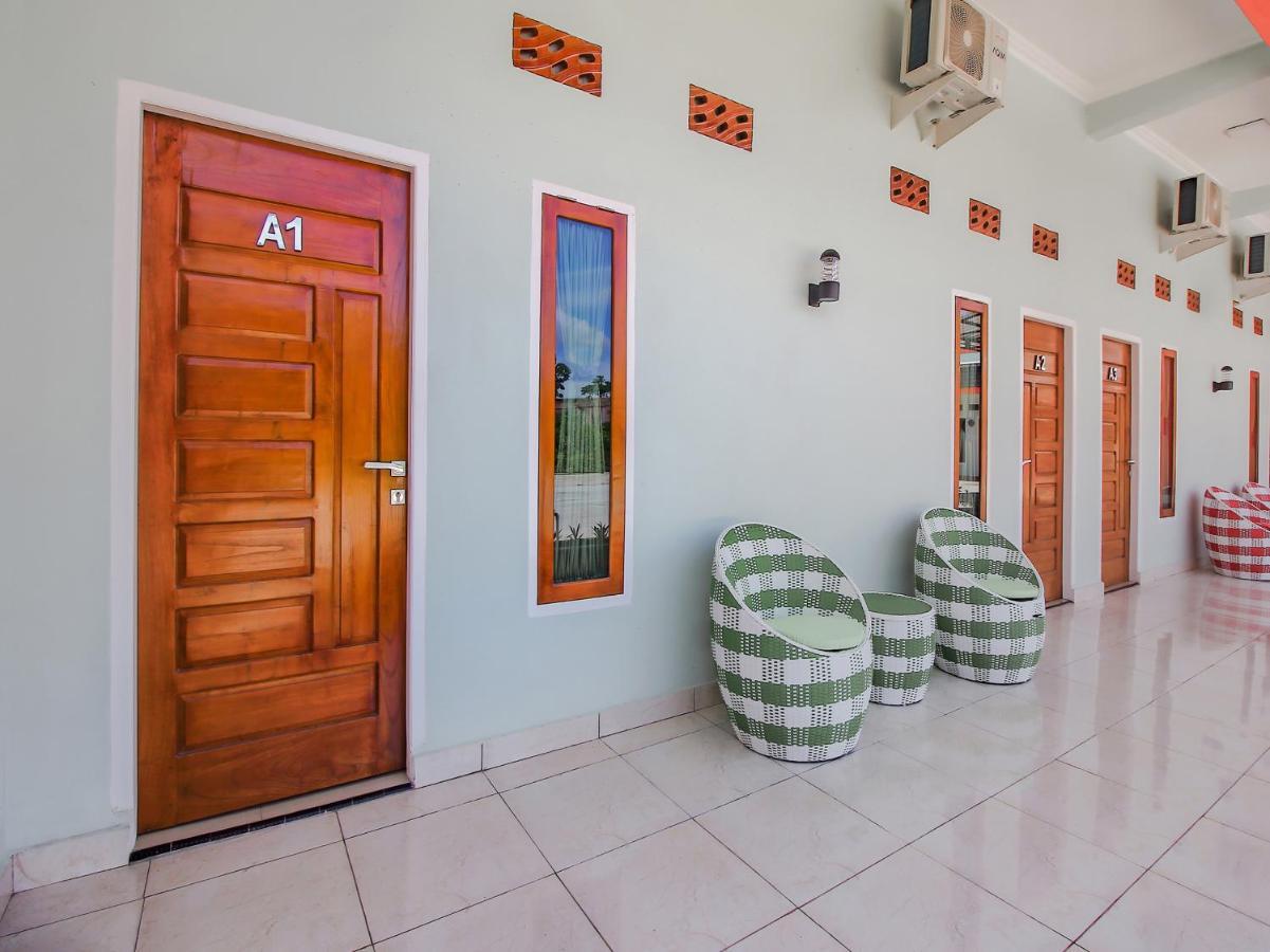 OYO 90063 Silver Homestay Syariah Perabumulih Luaran gambar