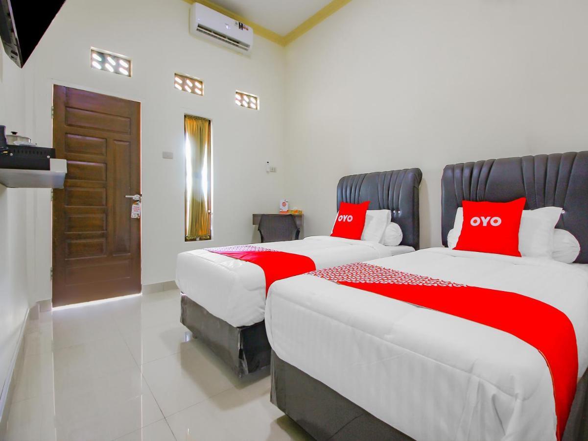 OYO 90063 Silver Homestay Syariah Perabumulih Luaran gambar