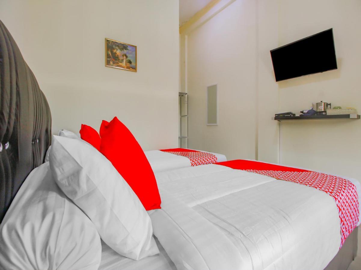 OYO 90063 Silver Homestay Syariah Perabumulih Luaran gambar