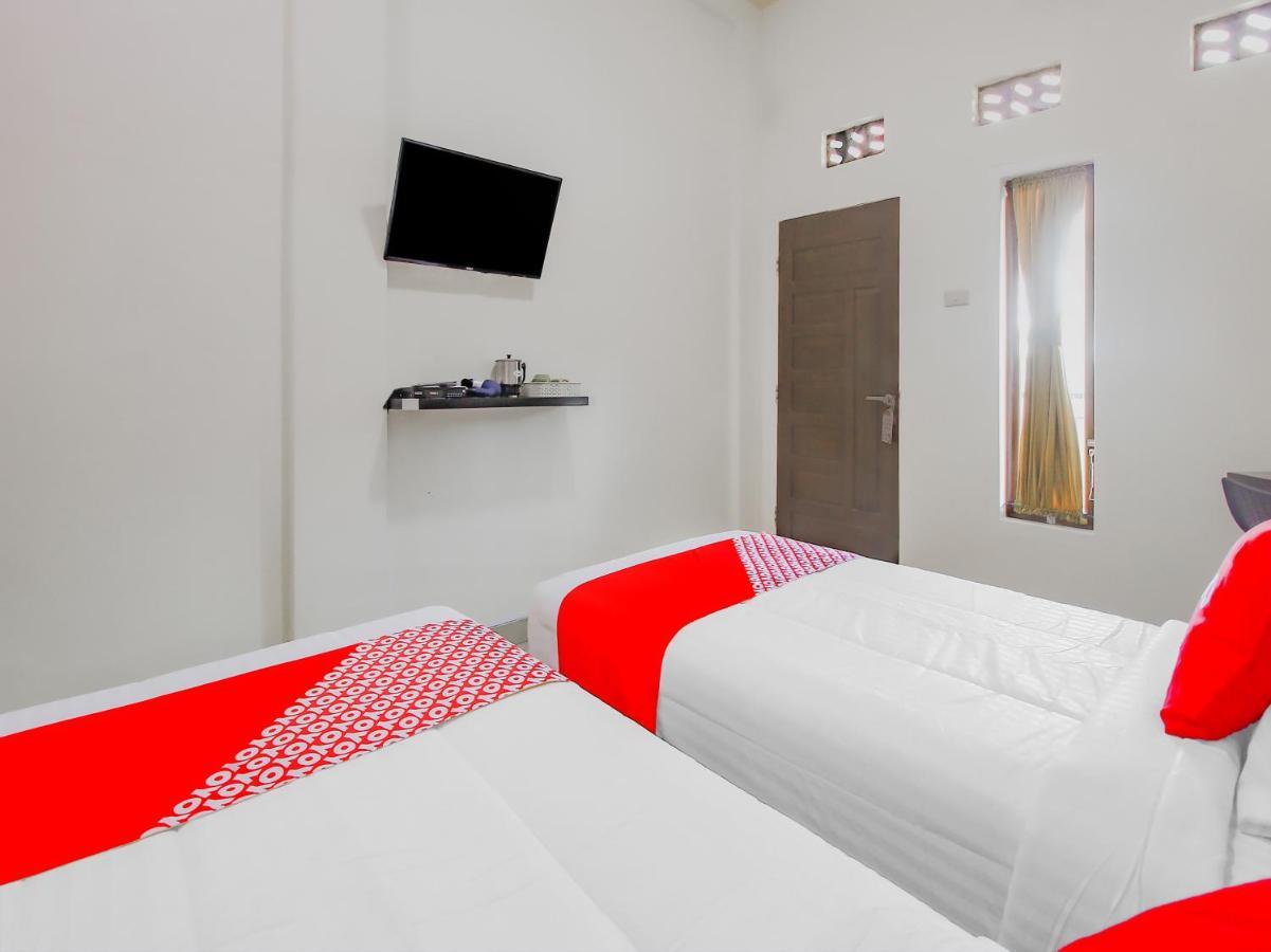 OYO 90063 Silver Homestay Syariah Perabumulih Luaran gambar