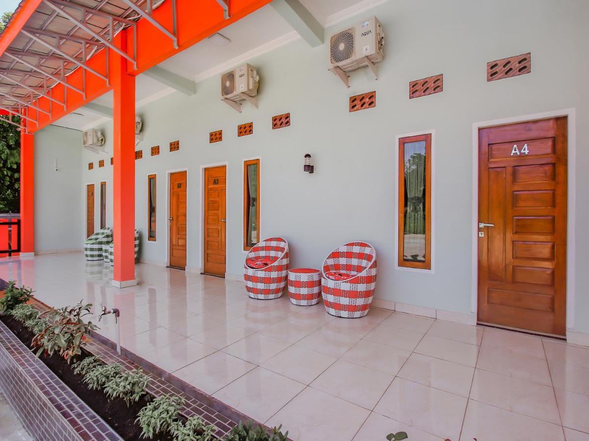 OYO 90063 Silver Homestay Syariah Perabumulih Luaran gambar