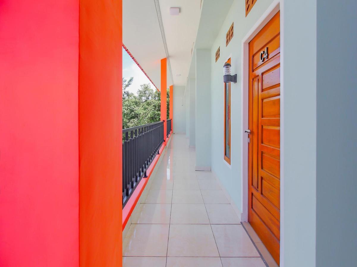 OYO 90063 Silver Homestay Syariah Perabumulih Luaran gambar