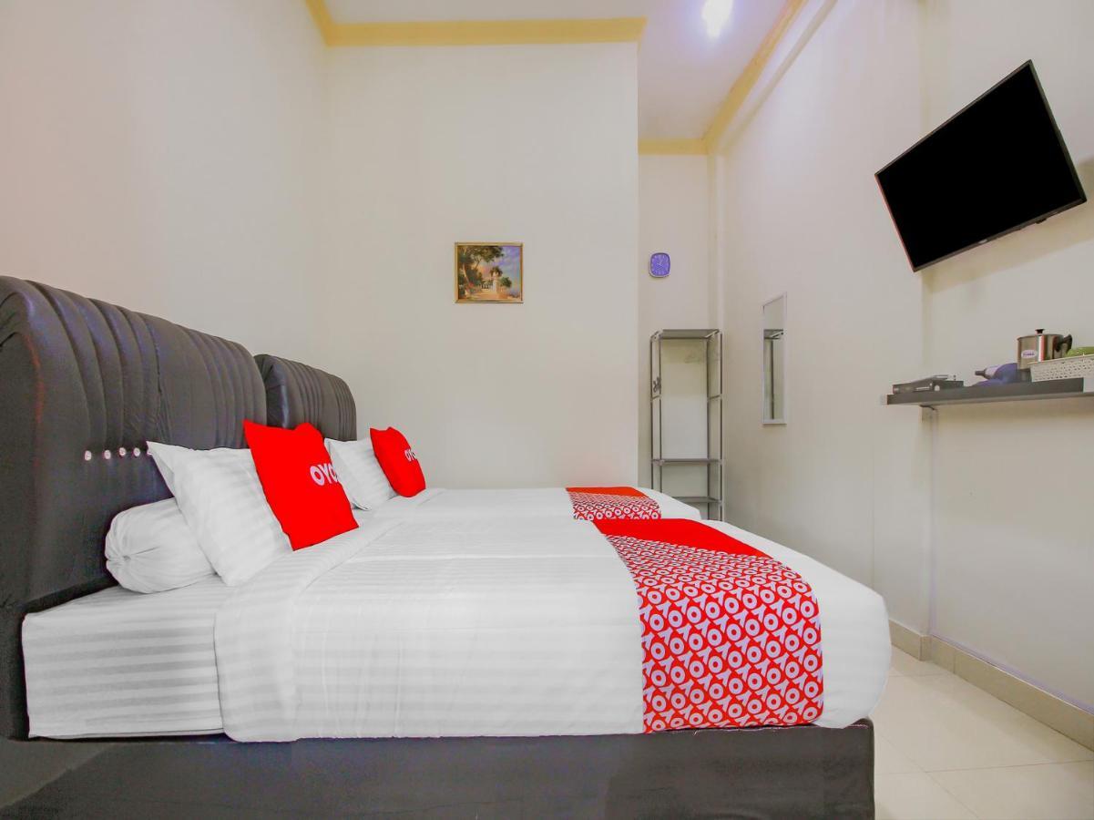 OYO 90063 Silver Homestay Syariah Perabumulih Luaran gambar